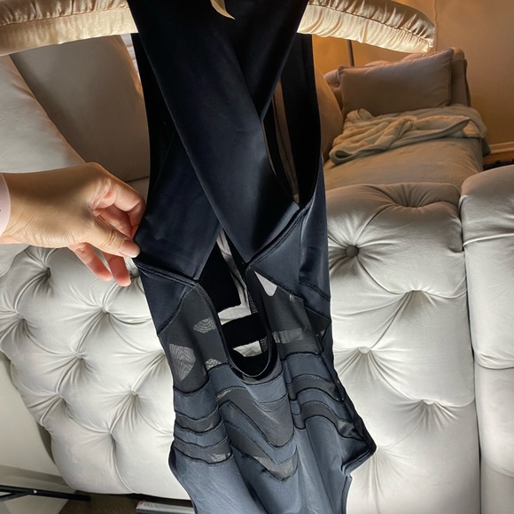 🌊FINAL 4 🏝Luxury One-Piece Swimsuit🛥 - Picture 3 of 7